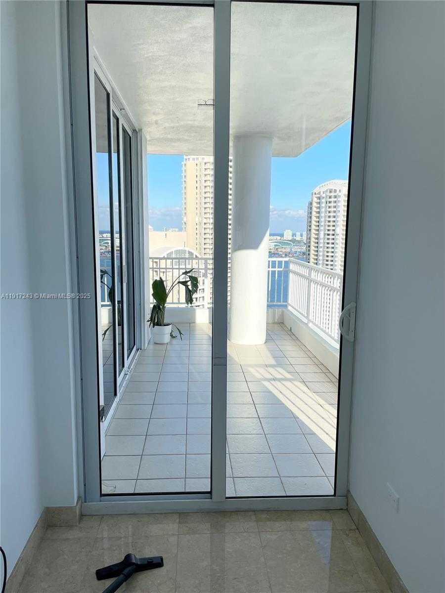 Small Image of 801 BRICKELL KEY BLVD #3211, Miami Number 6