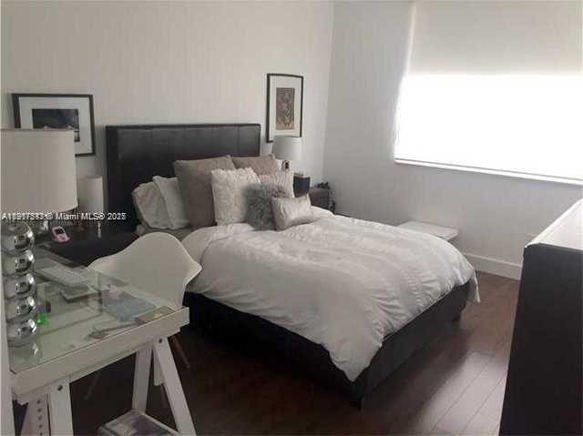 Small Image of 801 BRICKELL KEY BLVD #3211, Miami Number 9