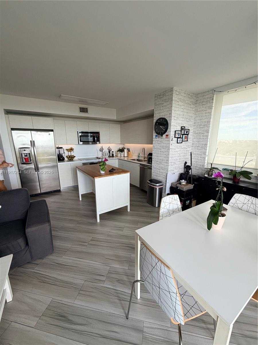 Small Image of 4250 BISCAYNE BLVD #902, Miami Number 22