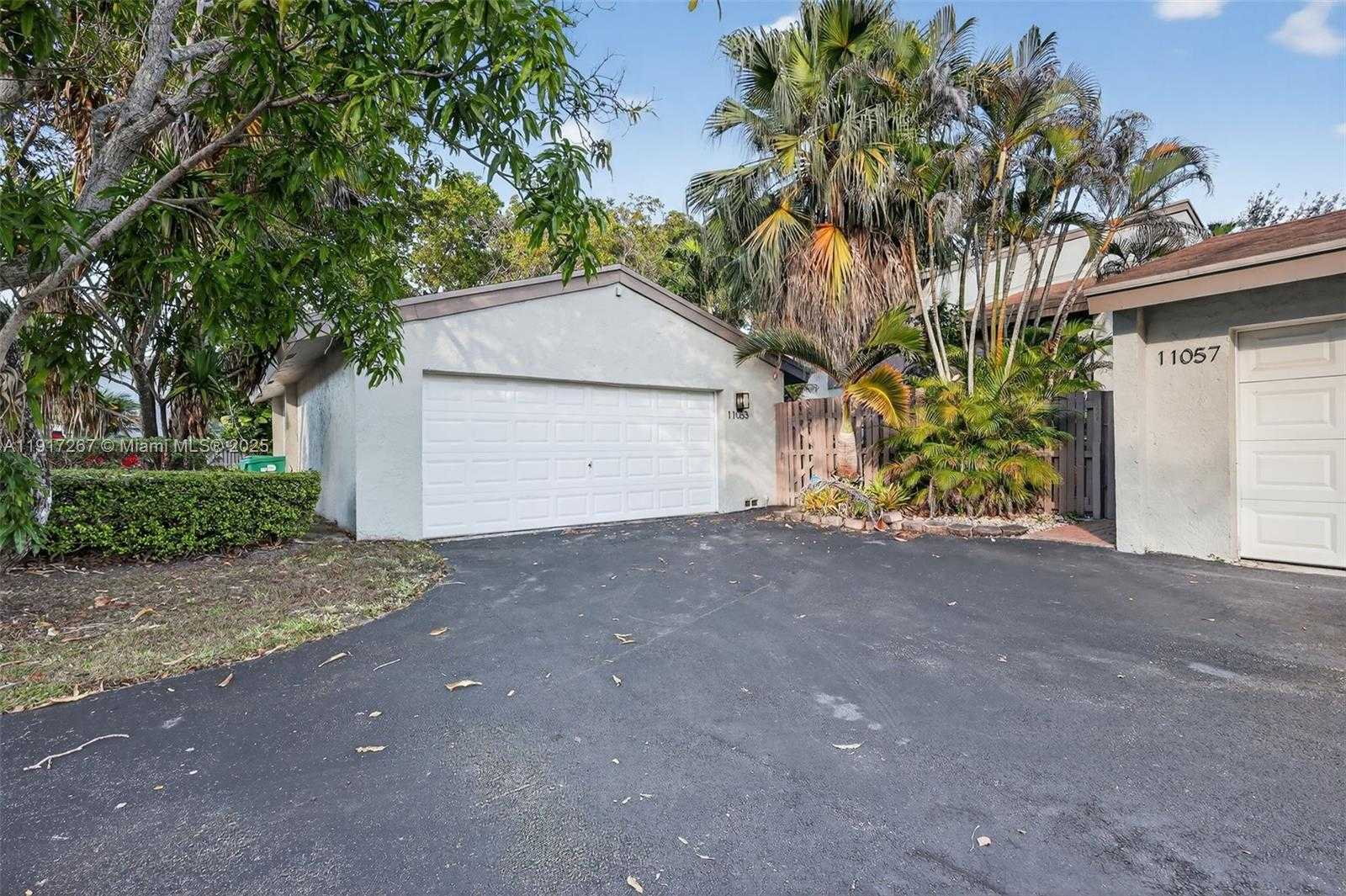 Small Image of 11053 SOUTH WEST 113TH PL, Miami Number 1