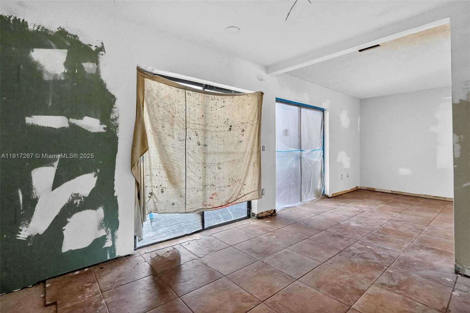 Small Image of 11053 SOUTH WEST 113TH PL, Miami Number 10