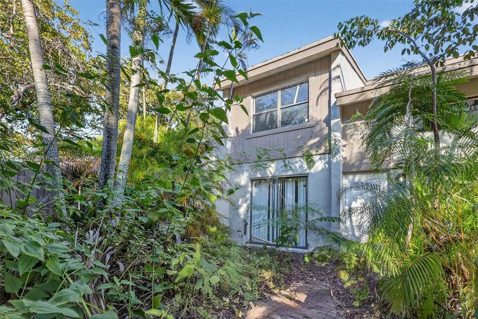 Small Image of 11053 SOUTH WEST 113TH PL, Miami Number 2