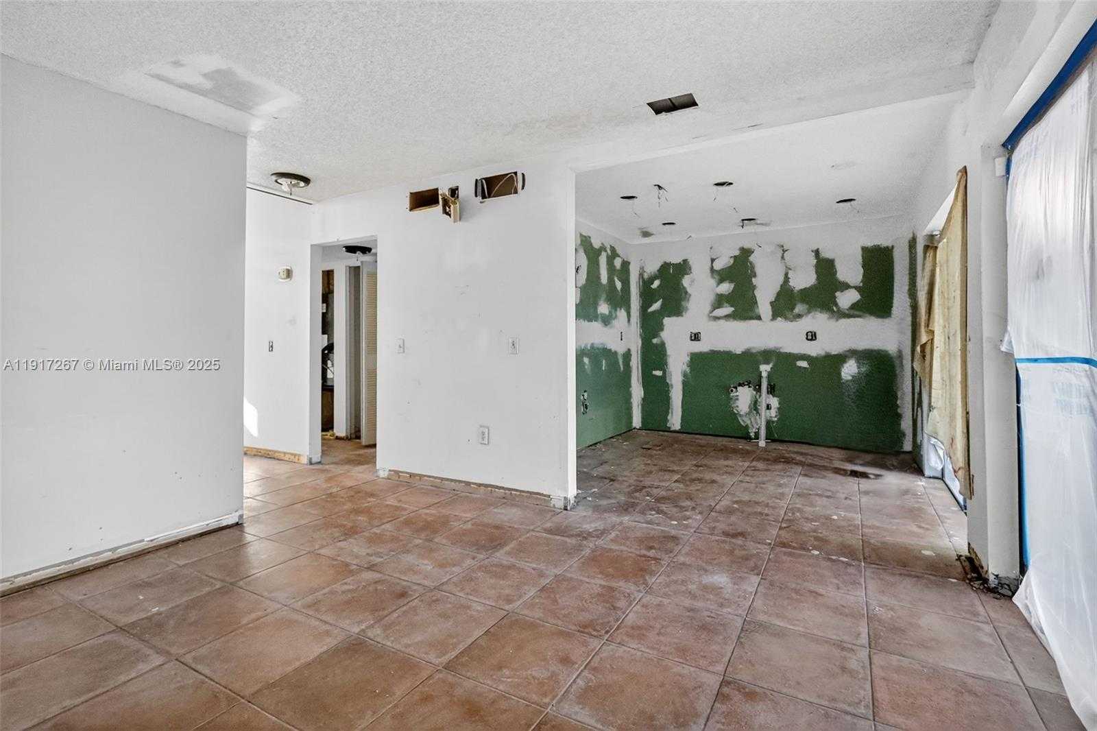 Small Image of 11053 SOUTH WEST 113TH PL, Miami Number 7