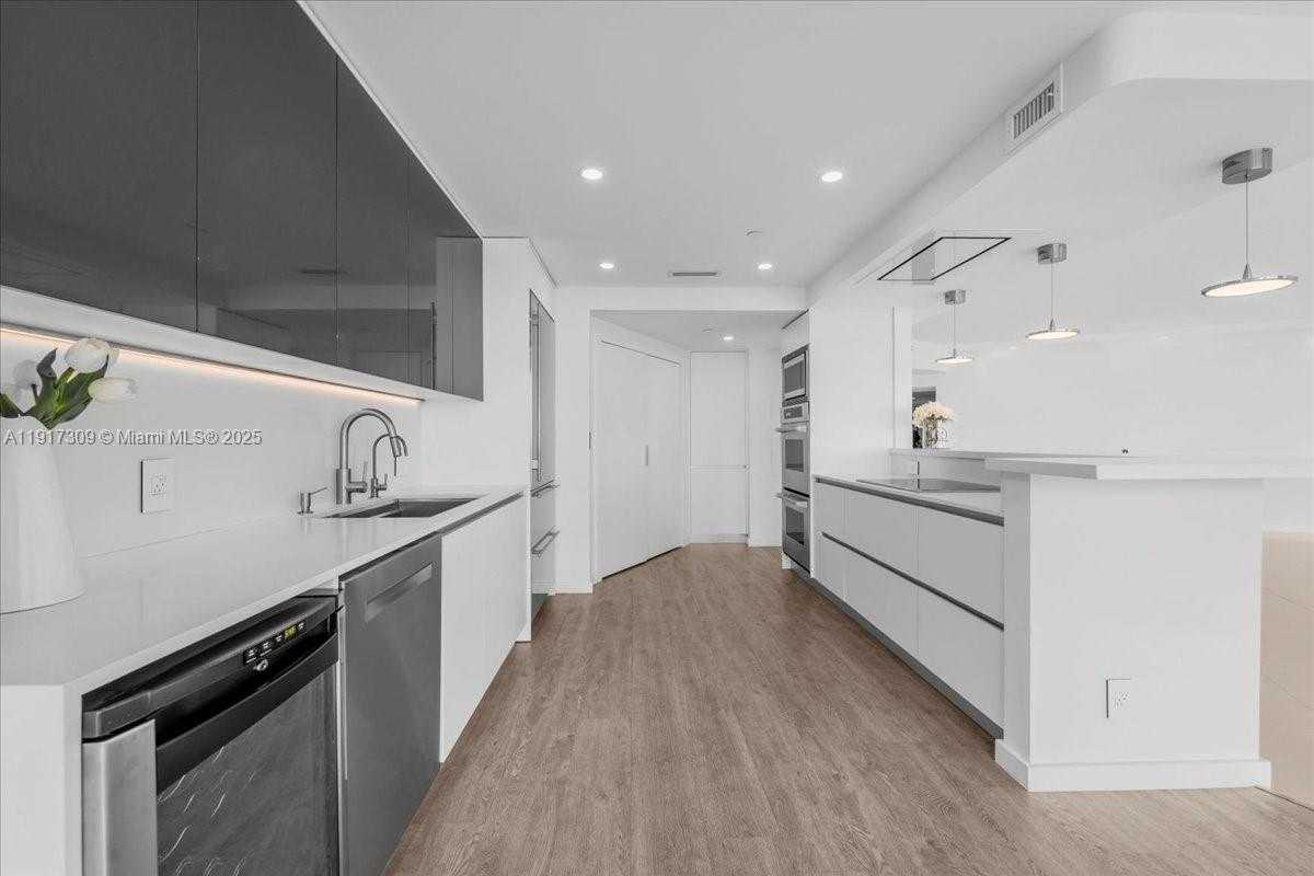 Small Image of 2127 BRICKELL AVE #1701, Miami Number 22