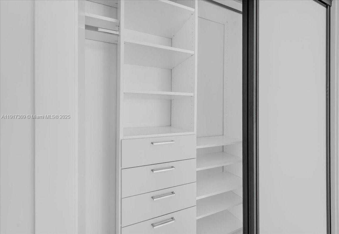 Small Image of 2127 BRICKELL AVE #1701, Miami Number 32