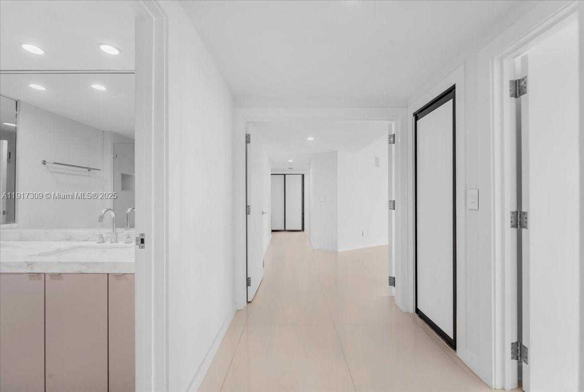 Small Image of 2127 BRICKELL AVE #1701, Miami Number 38