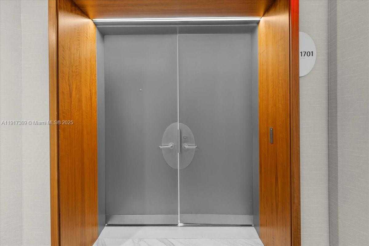 Small Image of 2127 BRICKELL AVE #1701, Miami Number 4