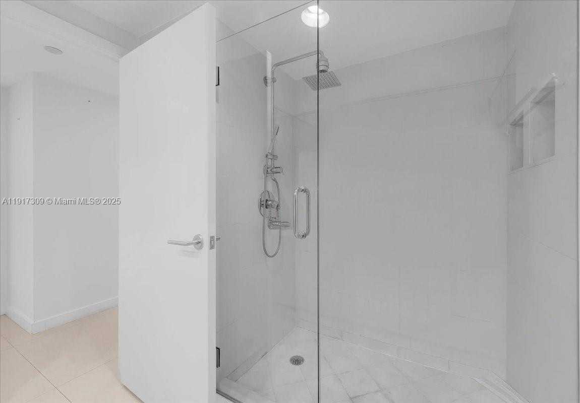 Small Image of 2127 BRICKELL AVE #1701, Miami Number 40