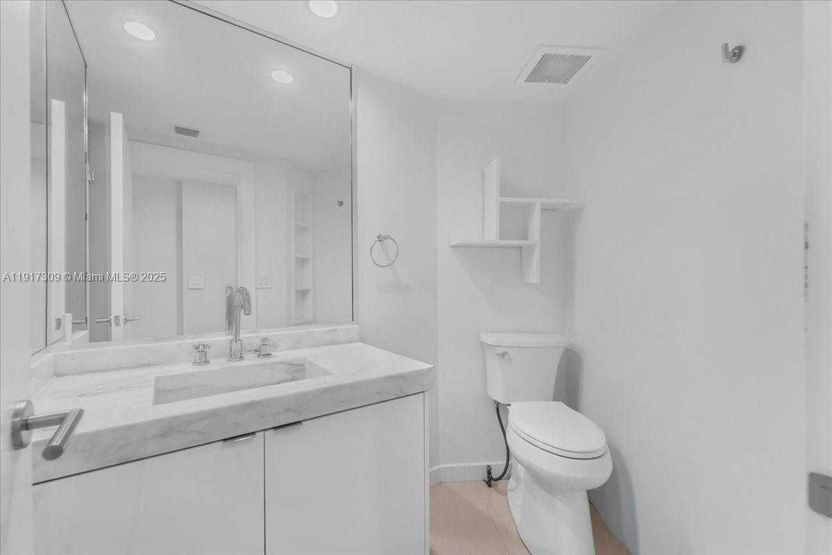 Small Image of 2127 BRICKELL AVE #1701, Miami Number 63