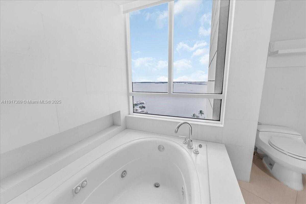 Small Image of 2127 BRICKELL AVE #1701, Miami Number 68