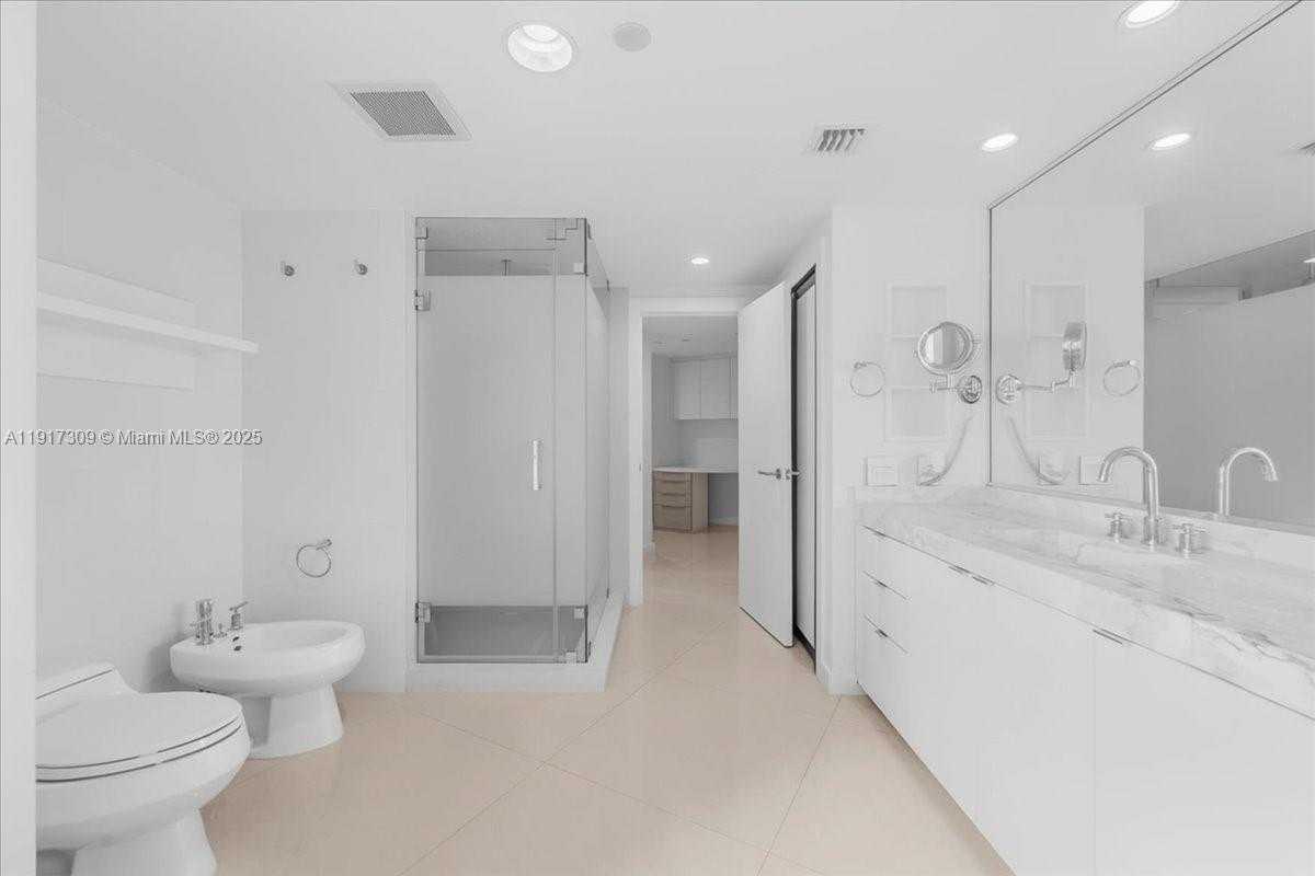 Small Image of 2127 BRICKELL AVE #1701, Miami Number 71