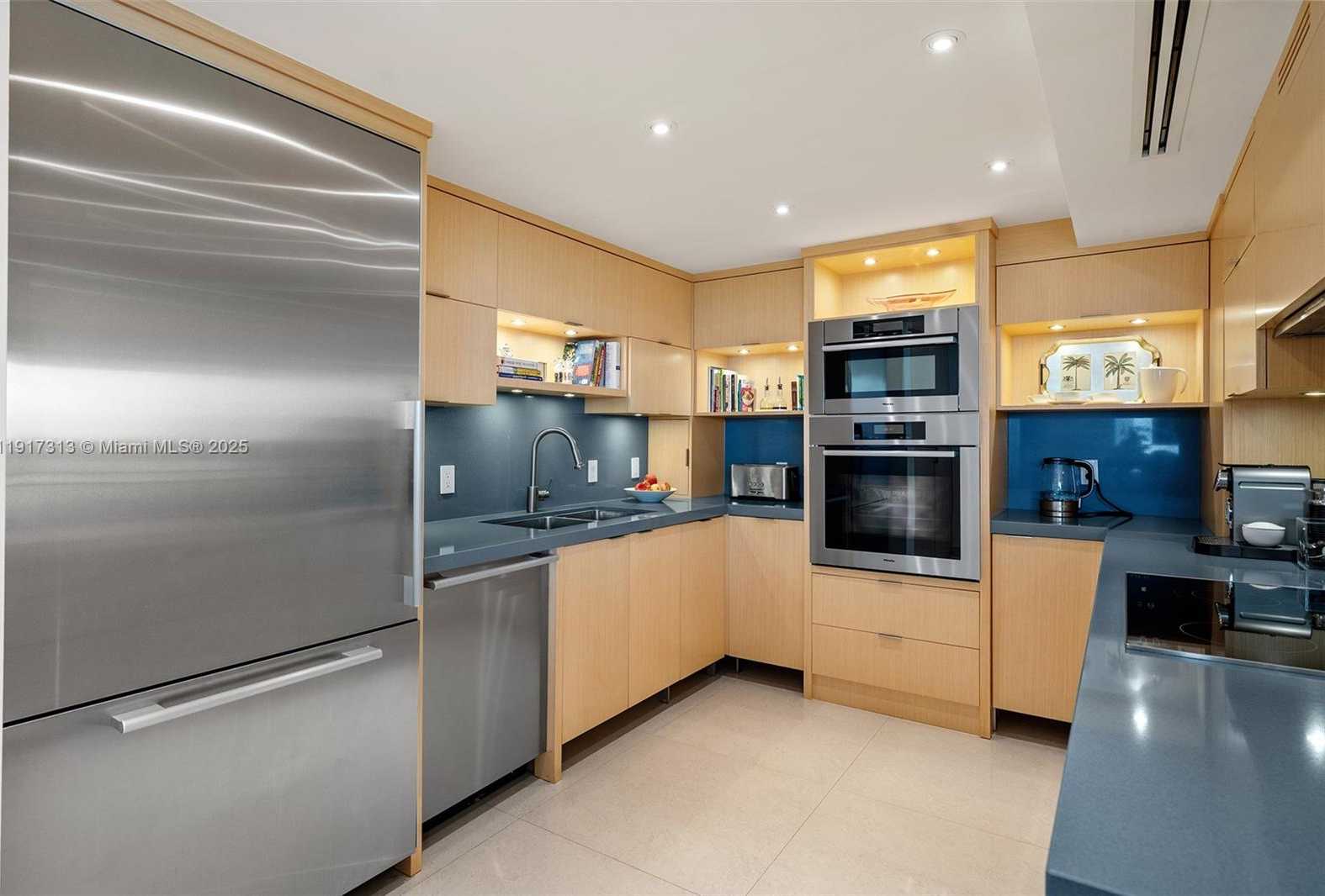 Small Image of 1 GROVE ISLE DR #A910, Miami Number 19