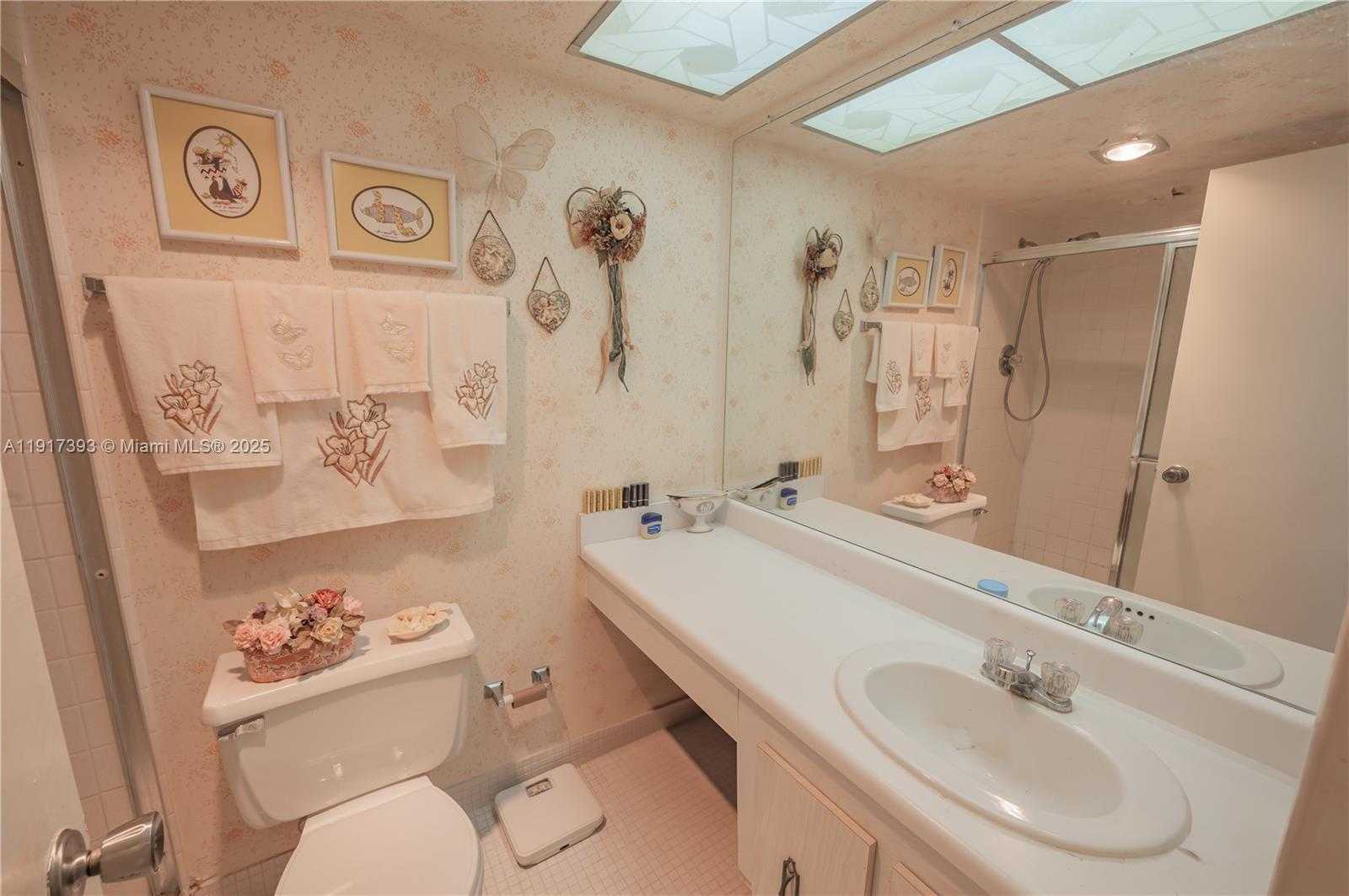 Small Image of 301 174TH ST #309, Sunny Isles Beach Number 9