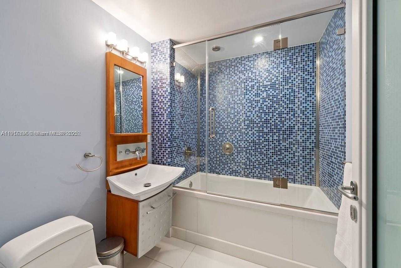 Small Image of 1040 BISCAYNE BLVD #4403, Miami Number 12