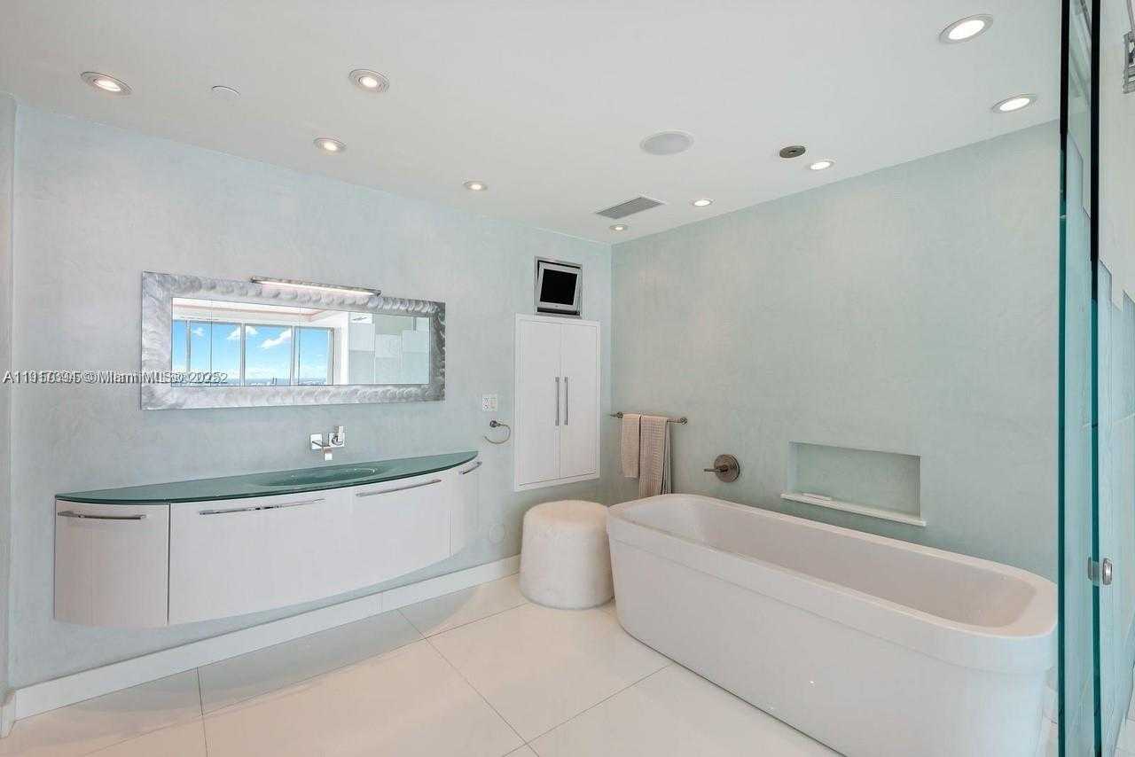 Small Image of 1040 BISCAYNE BLVD #4403, Miami Number 17