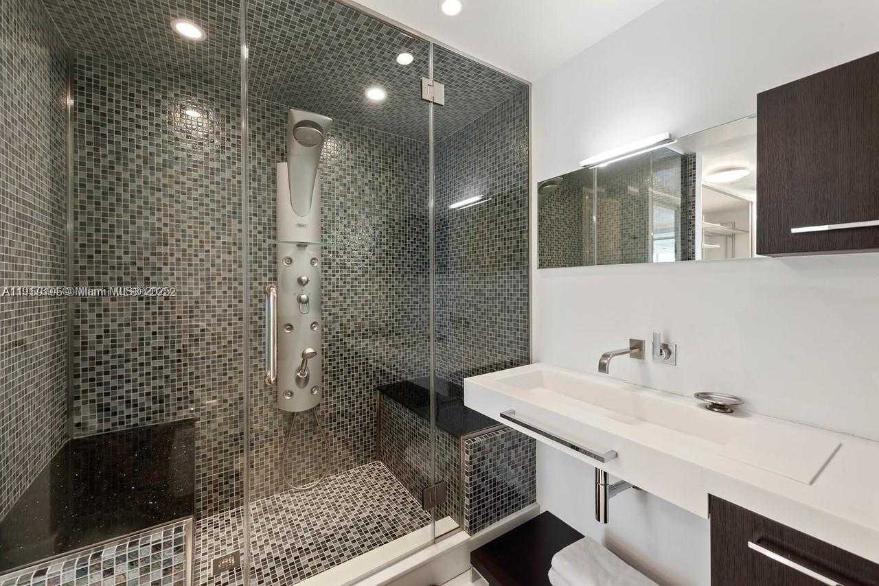 Small Image of 1040 BISCAYNE BLVD #4403, Miami Number 21