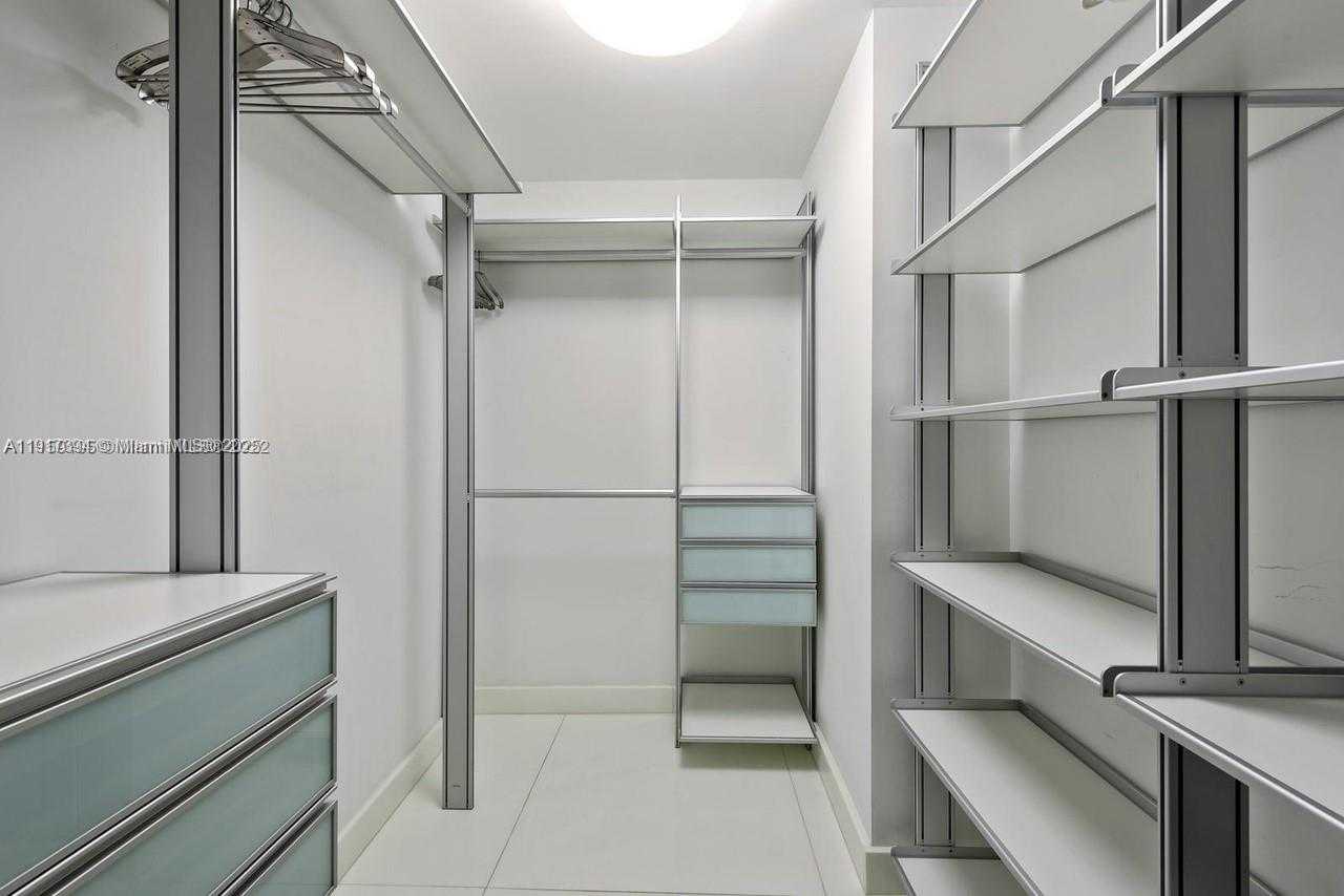 Small Image of 1040 BISCAYNE BLVD #4403, Miami Number 25