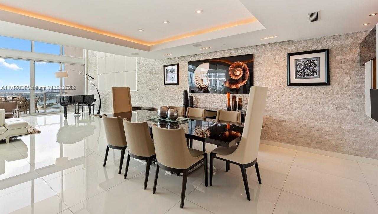 Small Image of 1040 BISCAYNE BLVD #4403, Miami Number 4