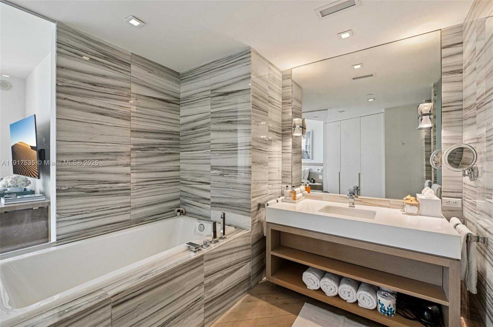 Small Image of 2201 COLLINS AVE #401, Miami Beach Number 17