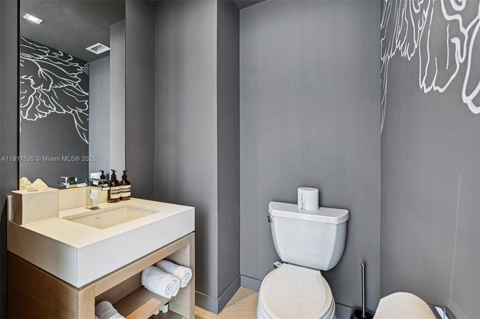 Small Image of 2201 COLLINS AVE #401, Miami Beach Number 22