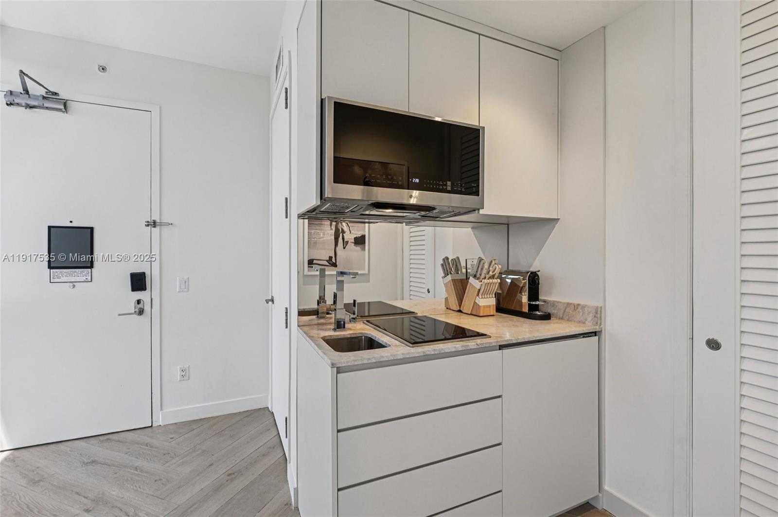 Small Image of 2201 COLLINS AVE #401, Miami Beach Number 6