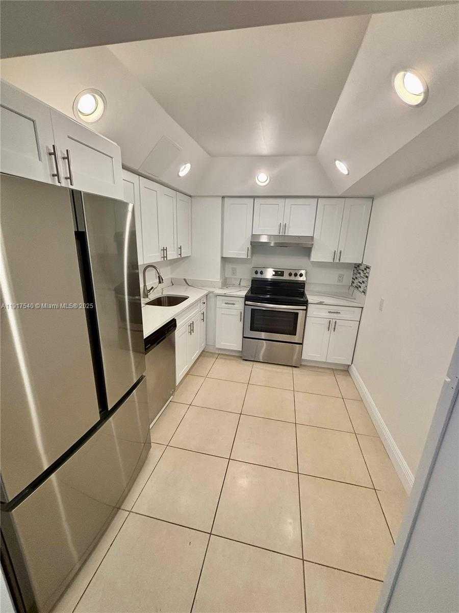 Small Image of 100 BAYVIEW DR #903, Sunny Isles Beach Number 12