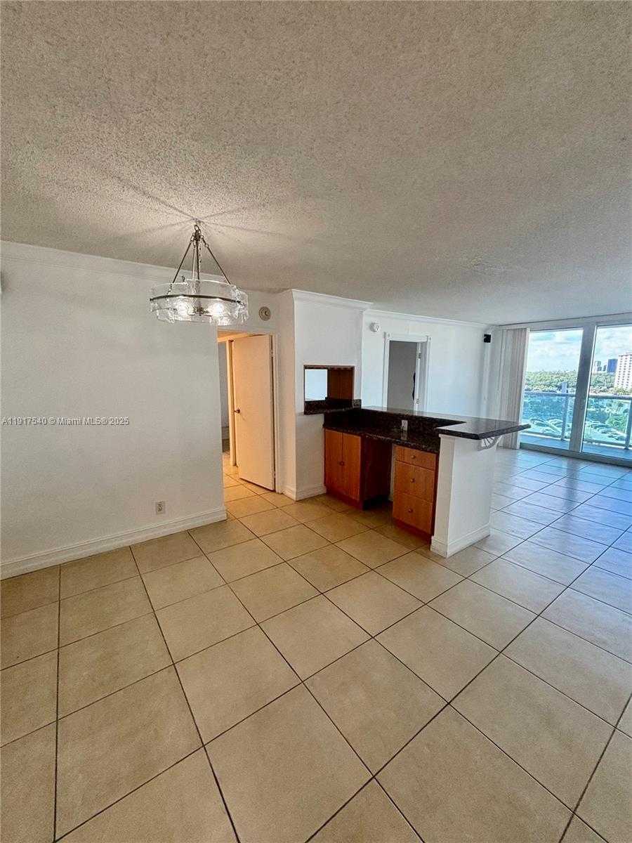 Small Image of 100 BAYVIEW DR #903, Sunny Isles Beach Number 13