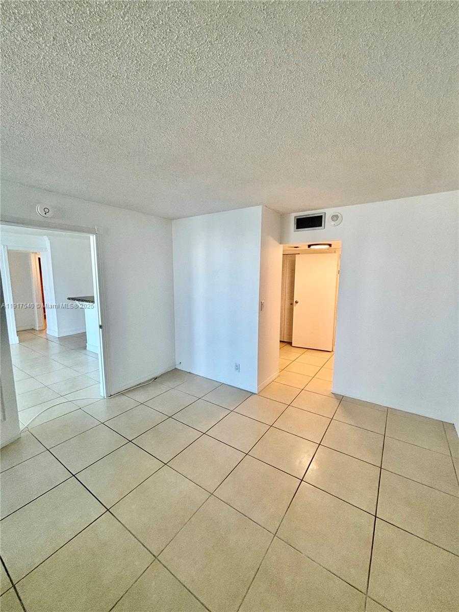 Small Image of 100 BAYVIEW DR #903, Sunny Isles Beach Number 16