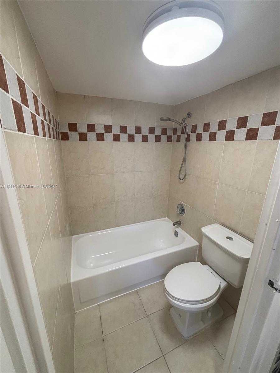 Small Image of 100 BAYVIEW DR #903, Sunny Isles Beach Number 23