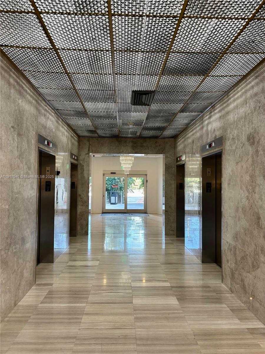 Small Image of 100 BAYVIEW DR #903, Sunny Isles Beach Number 6