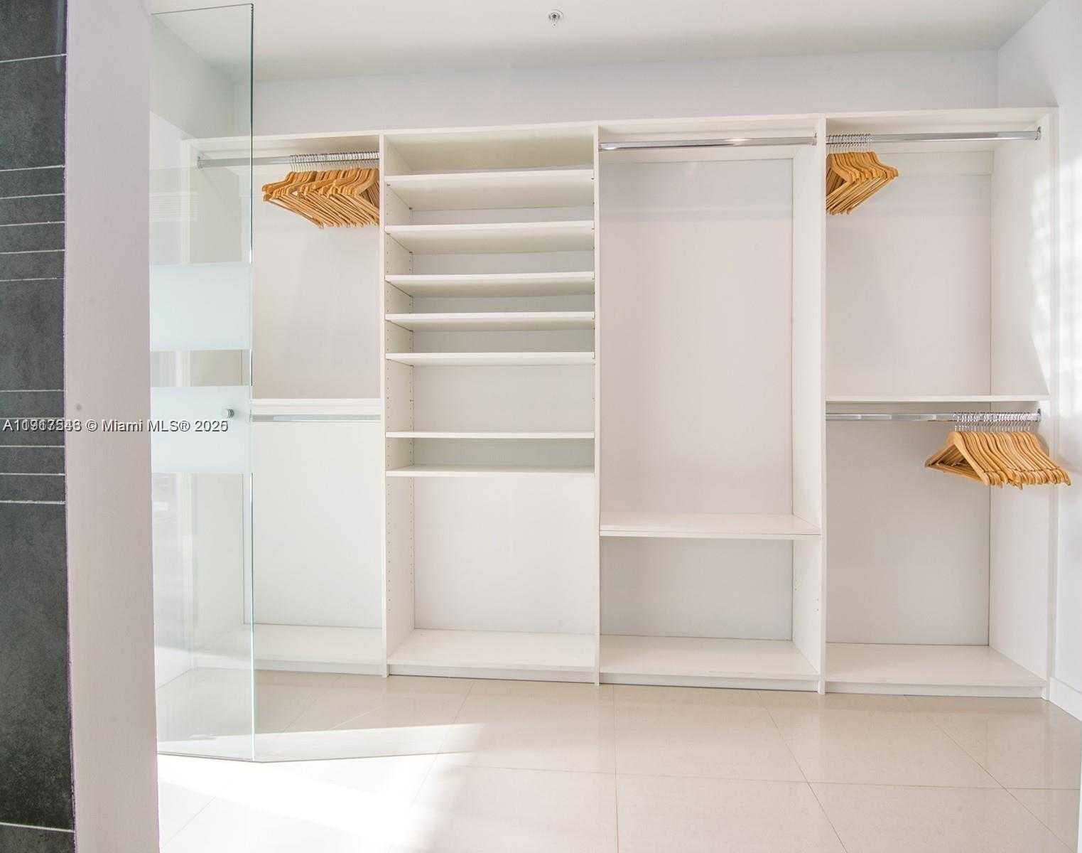 Small Image of 2100 PARK AVE #406, Miami Beach Number 12