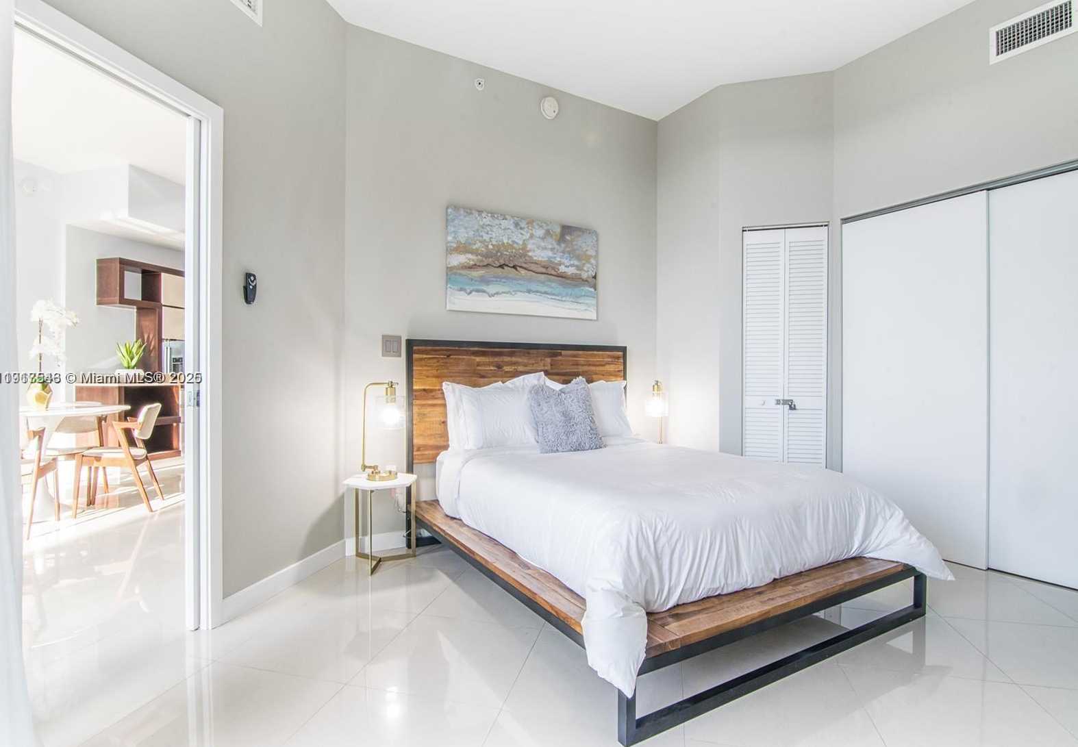 Small Image of 2100 PARK AVE #406, Miami Beach Number 14