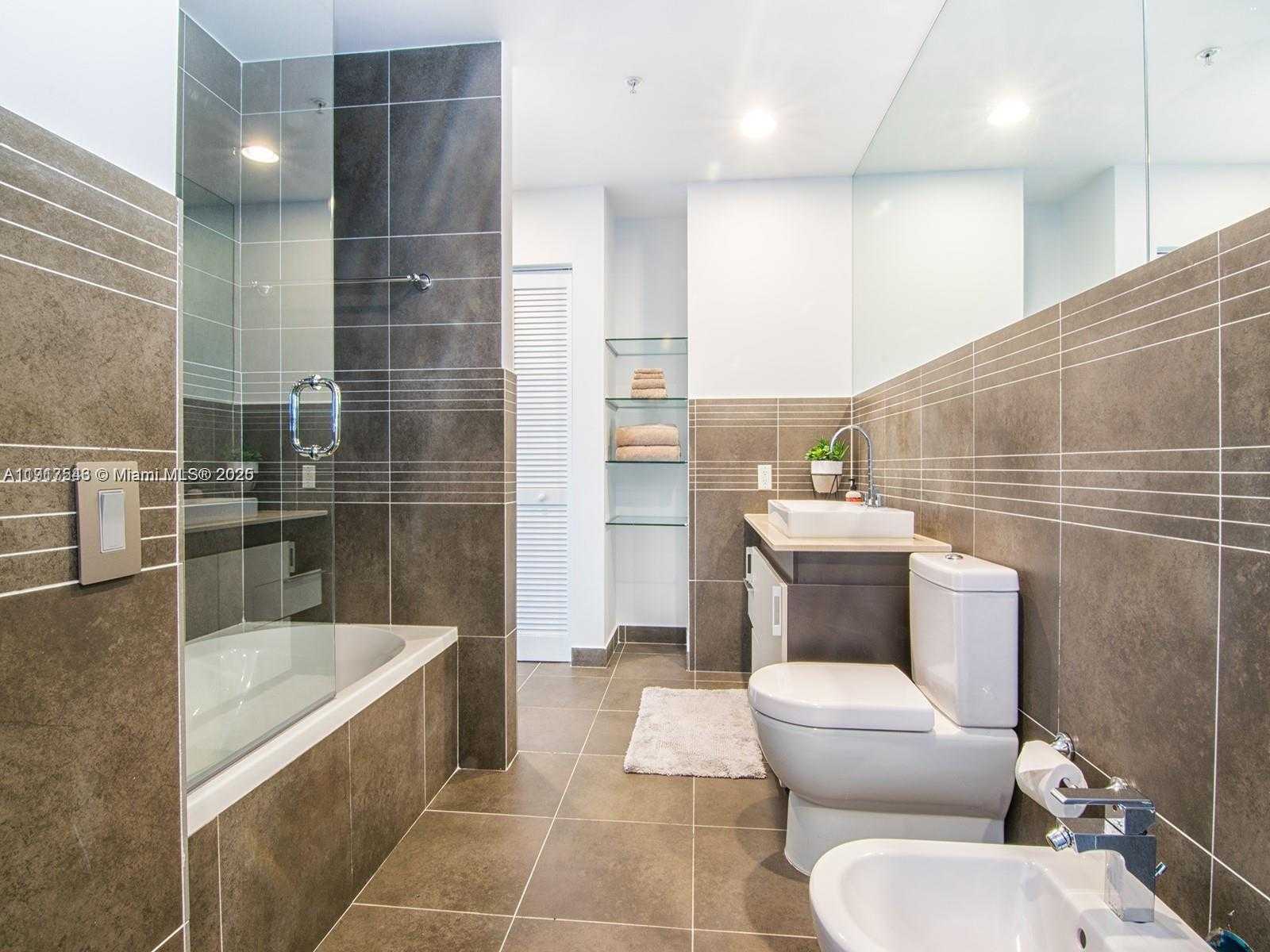 Small Image of 2100 PARK AVE #406, Miami Beach Number 15