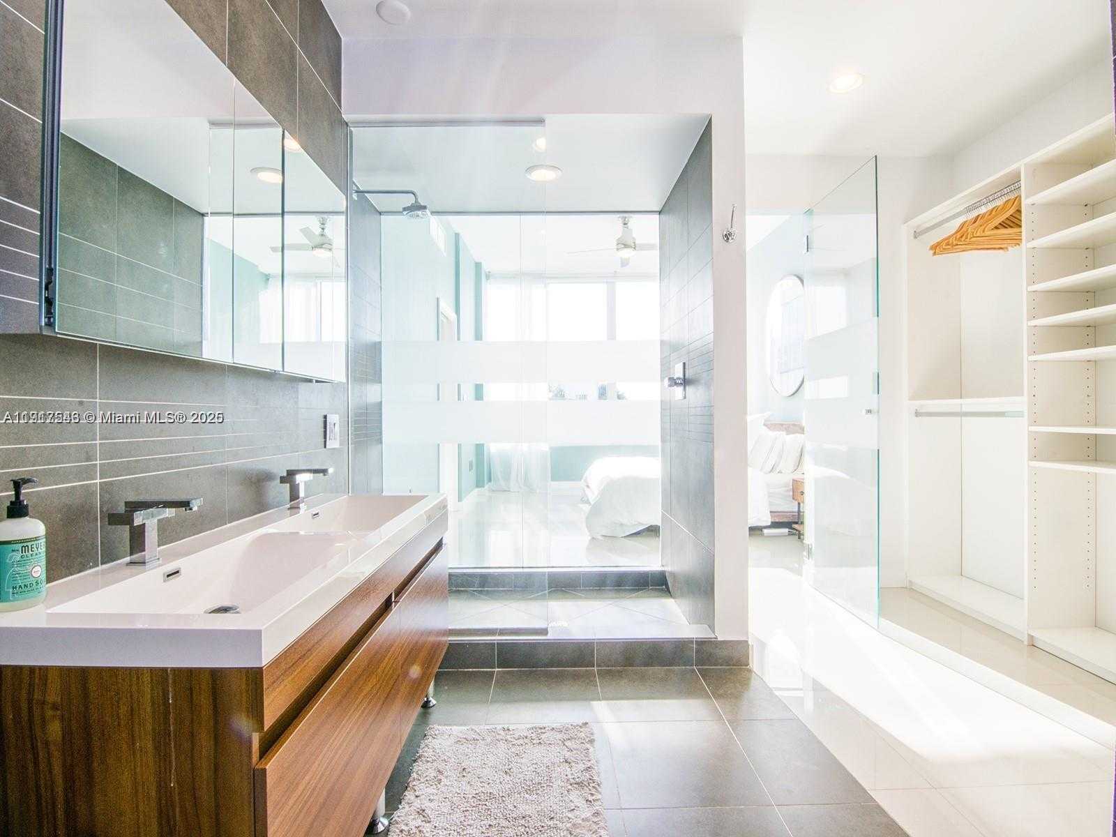 Small Image of 2100 PARK AVE #406, Miami Beach Number 9