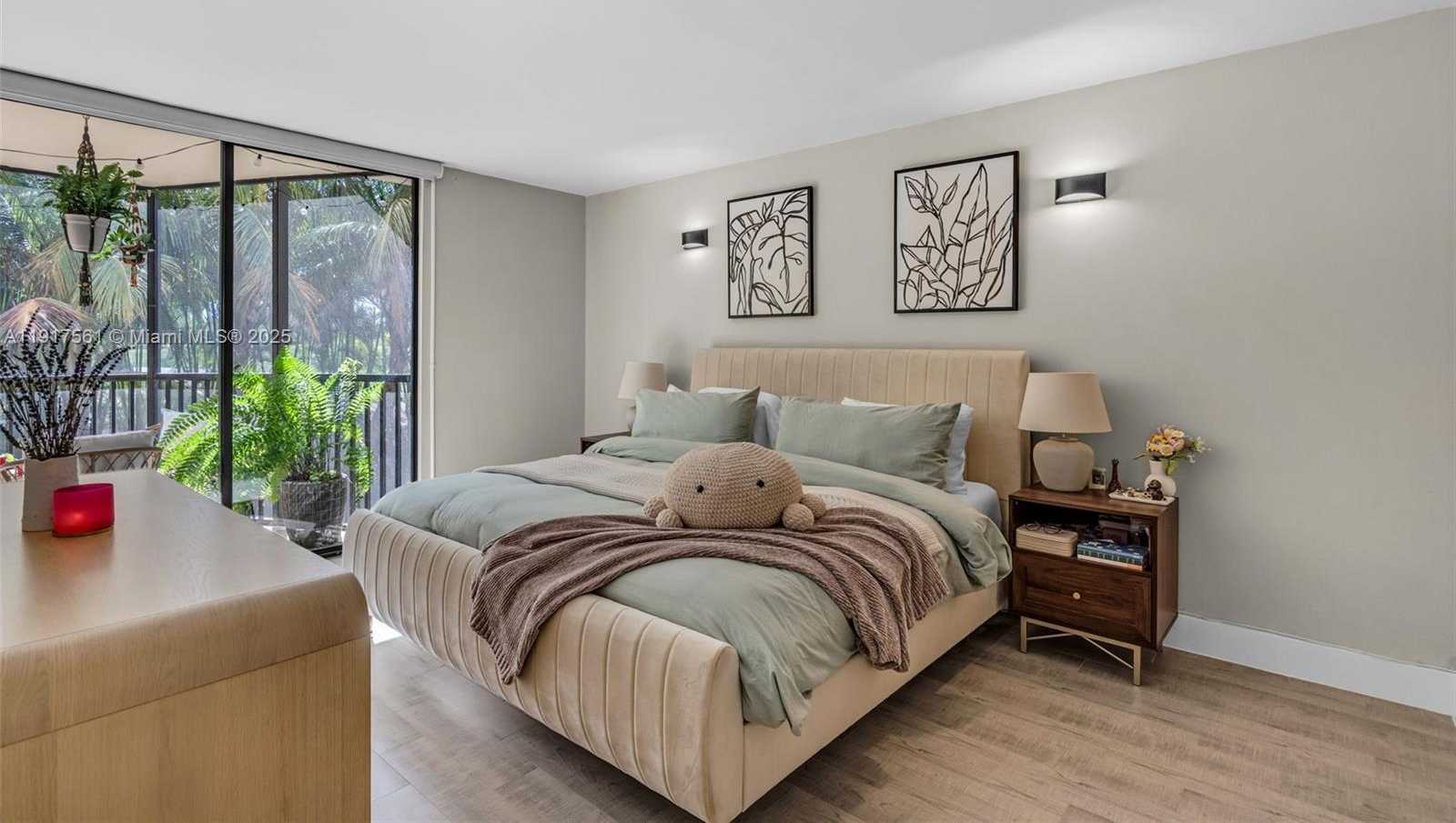 Small Image of 20367 WEST COUNTRY CLUB DR #L25, Aventura Number 25