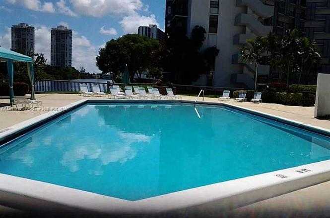 Imagen de Pequeño Objeto