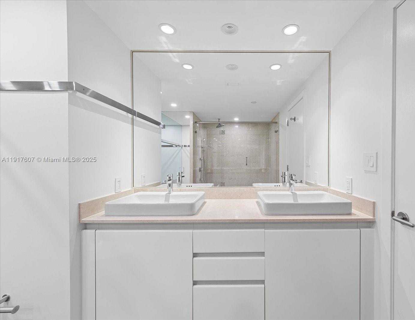 Small Image of 2127 BRICKELL AVE #1606, Miami Number 14