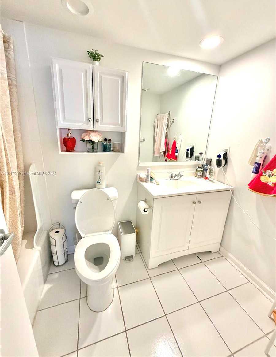 Small Image of 3000 SOUTH OCEAN DR #718, Hollywood Number 11