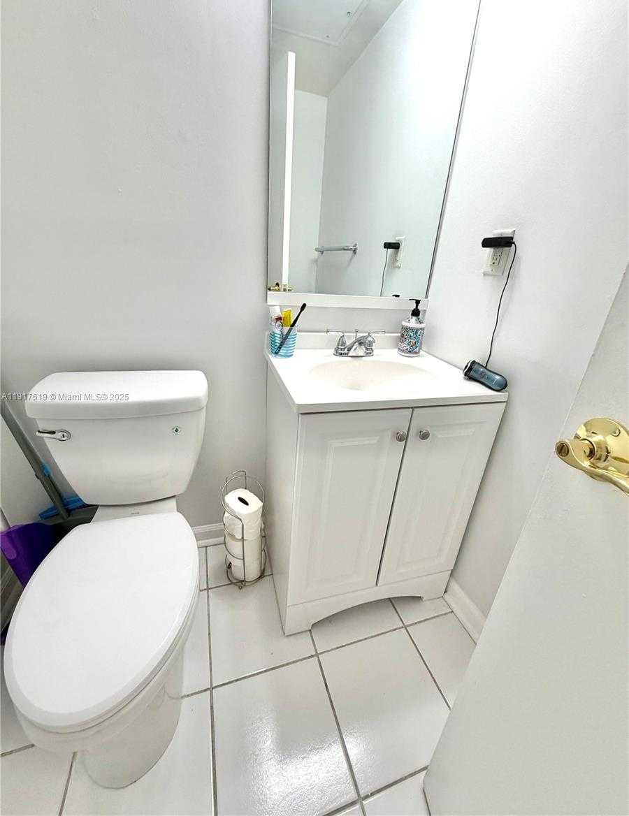 Small Image of 3000 SOUTH OCEAN DR #718, Hollywood Number 8