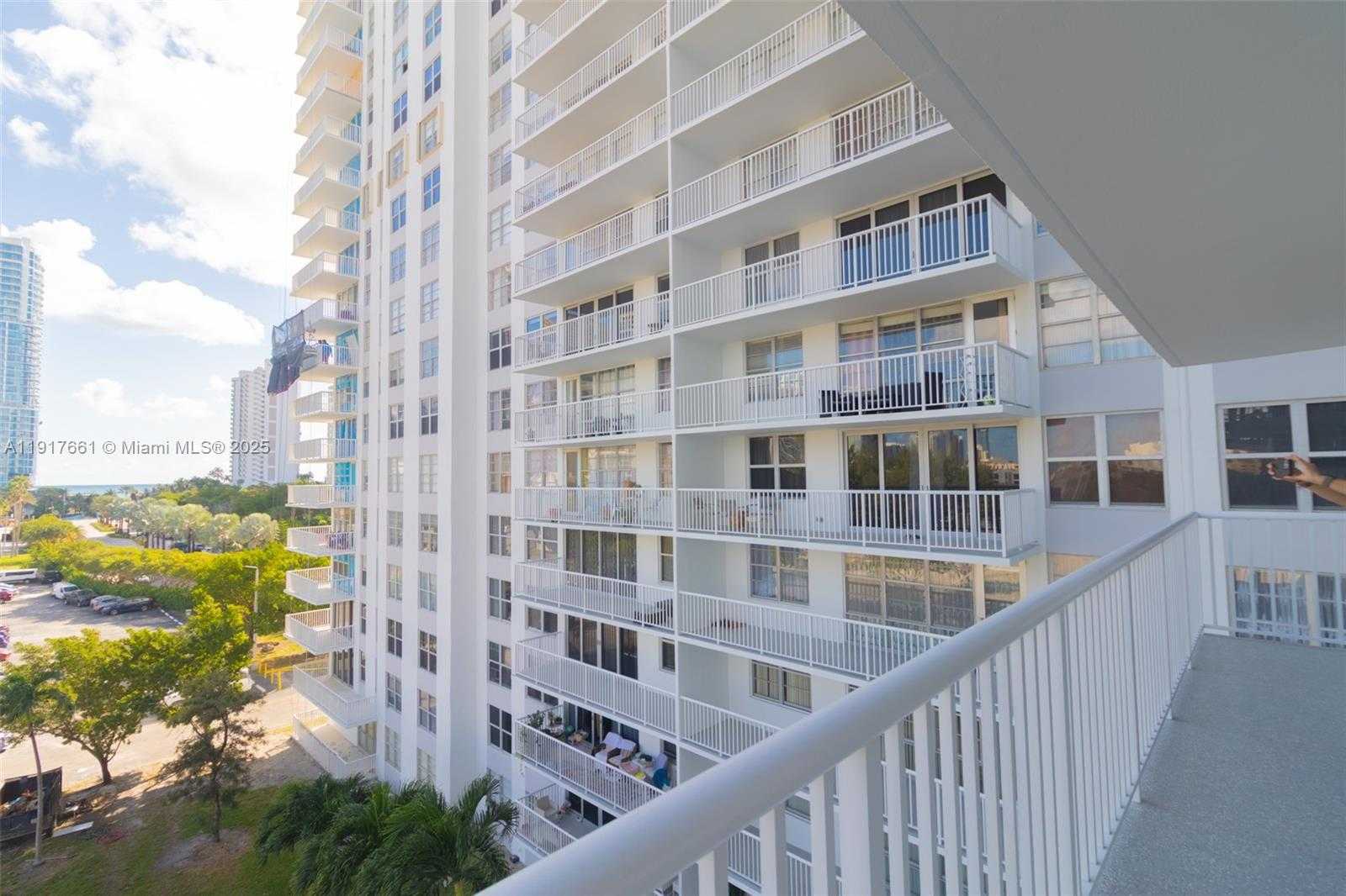 Small Image of 231 174TH ST #617, Sunny Isles Beach Number 4