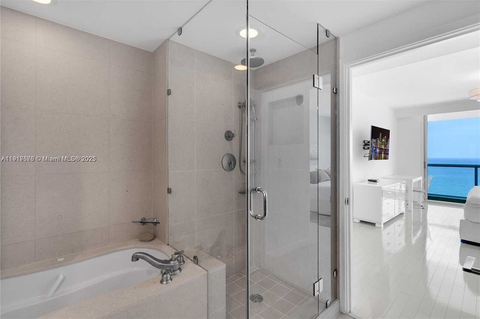 Small Image of 6799 COLLINS AVE #1602, Miami Beach Number 26