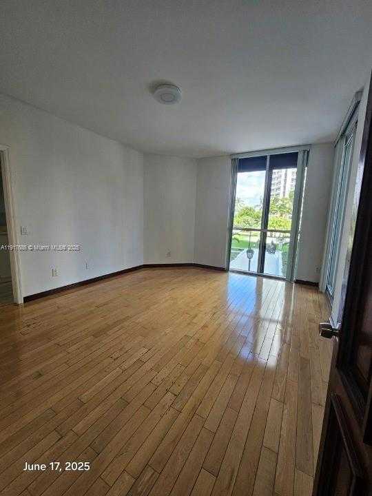 Small Image of 21050 POINT PL #501, Aventura Number 13