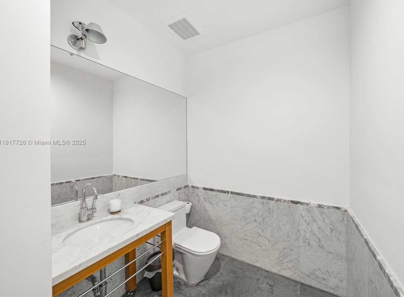 Small Image of 201 AQUA AVE #801, Miami Beach Number 18