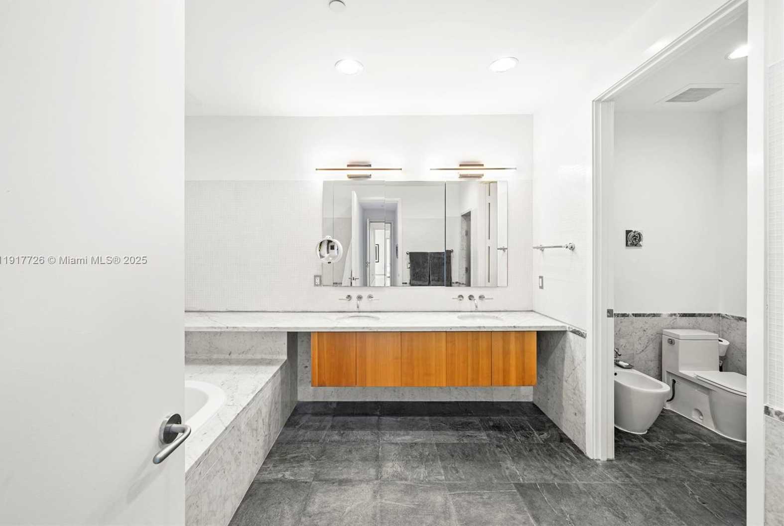 Small Image of 201 AQUA AVE #801, Miami Beach Number 19