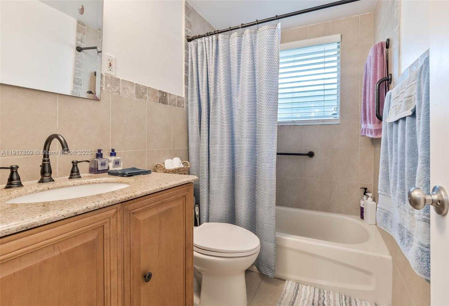 Small Image of 20 PARK DR #2, Bal Harbour Number 12