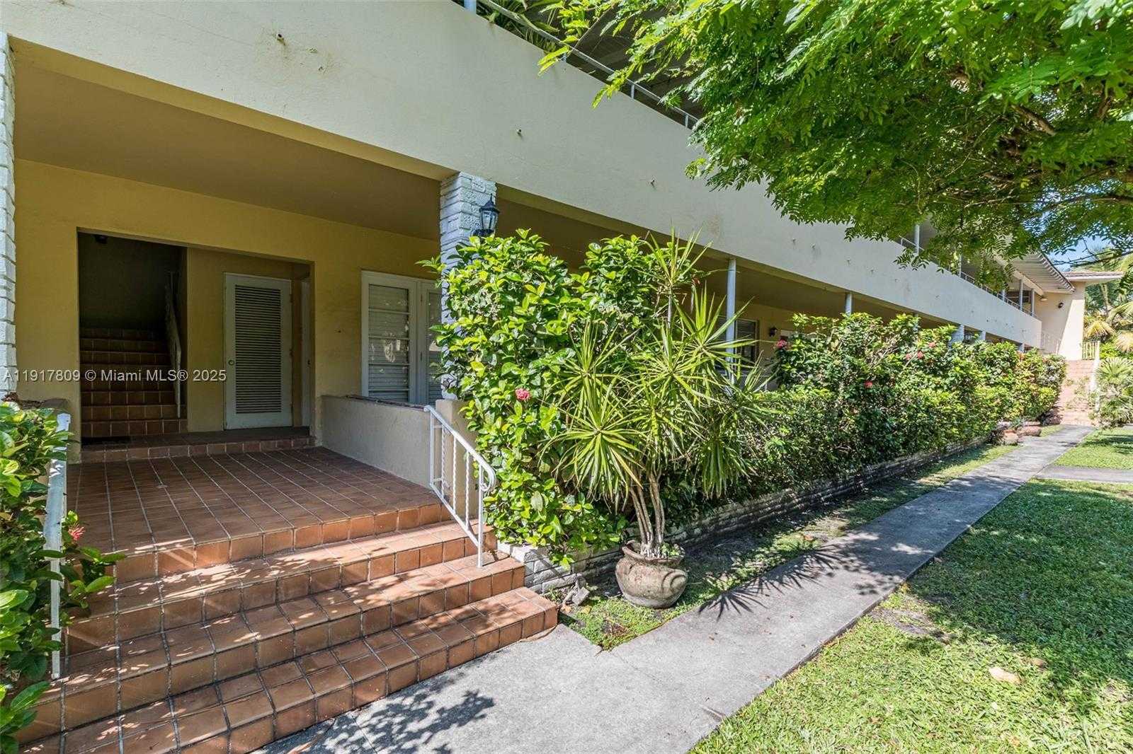 Small Image of 20 PARK DR #2, Bal Harbour Number 5