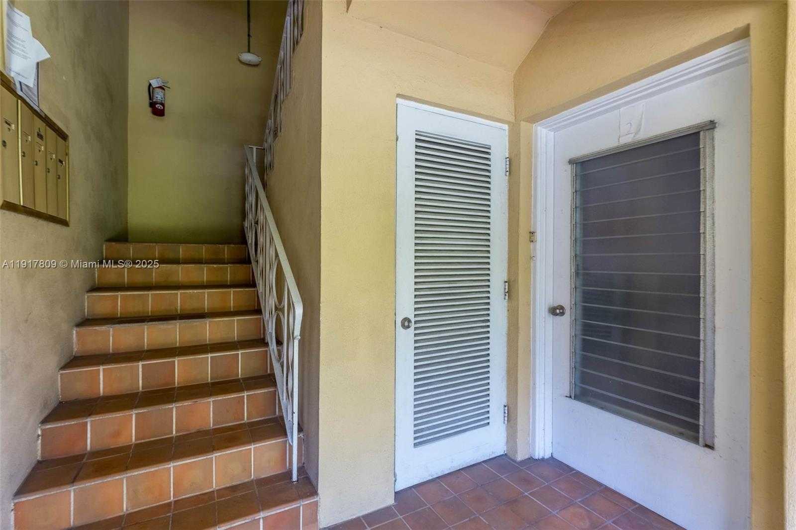 Small Image of 20 PARK DR #2, Bal Harbour Number 9