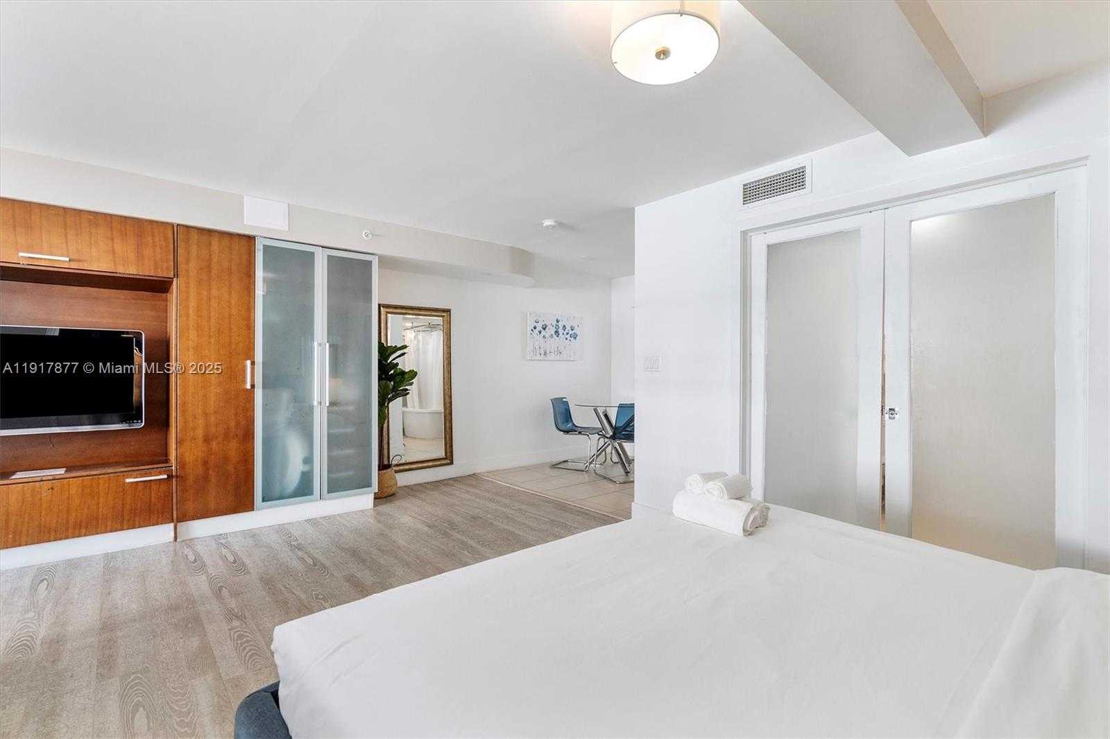 Small Image of 1024 OCEAN DR #A502, Miami Beach Number 21