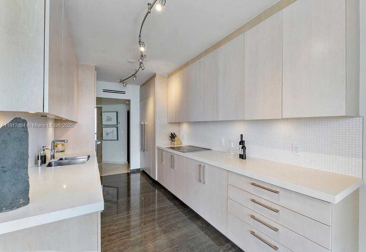 Small Image of 5025 COLLINS AVE #1907, Miami Beach Number 11