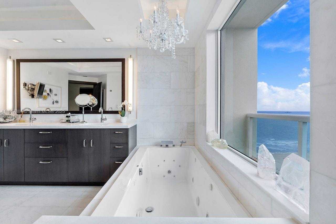 Small Image of 5025 COLLINS AVE #1907, Miami Beach Number 16